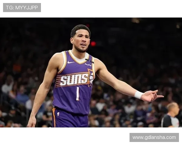 克六：布克在风雨中坚定不移的领导力与对球队的无私热爱